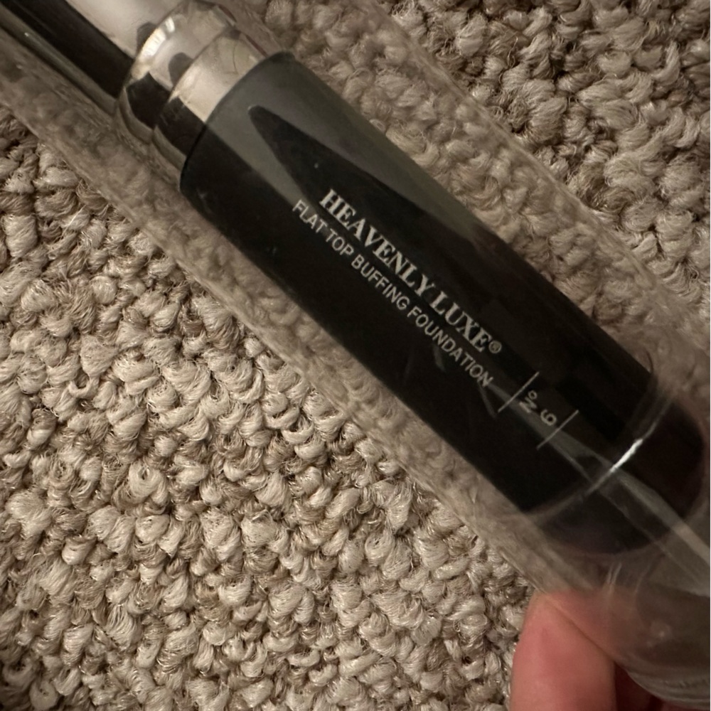 3 makeup brushes - Picture 6 of 8